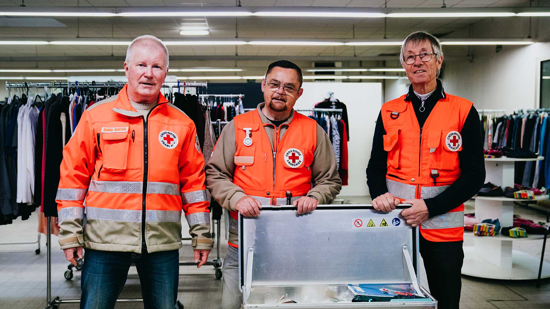 Croix Rouge de Mulhouse en première ligne pour l'accueil des réfugiés - Klem Gaby, Brendlé Jean-Marc et Meyer François bénévoles dévoués depuis plusieurs années à la Croix Rouge
