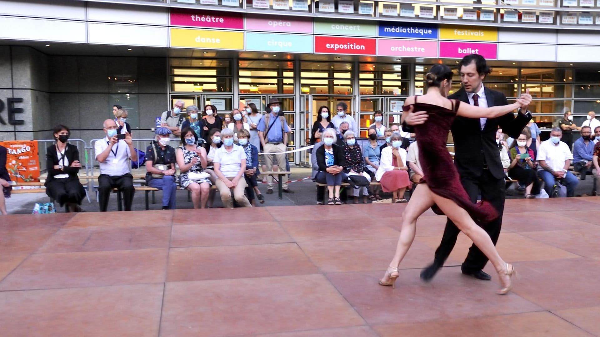 Couple dansant le tango au printemps du Tango à Mulhouse