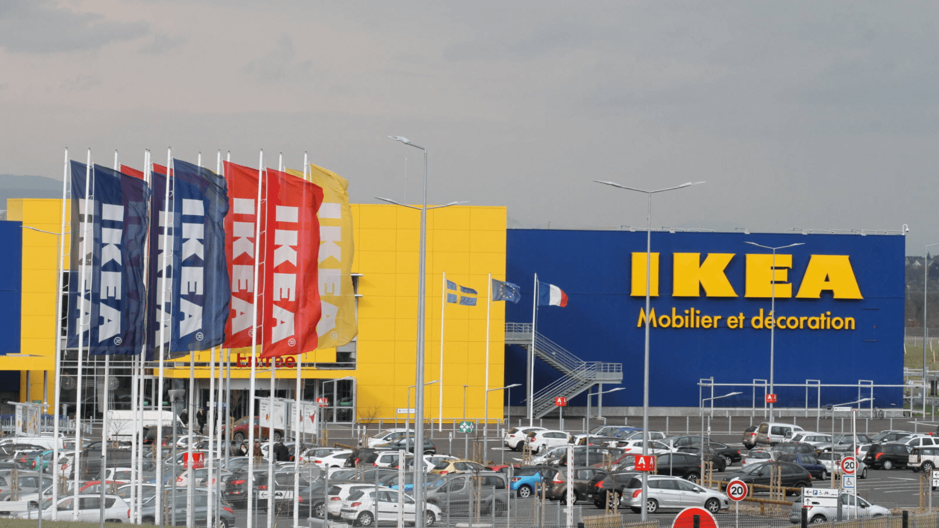 Le magasin IKEA Mulhouse et son parking à Morschwiller-le-Bas.