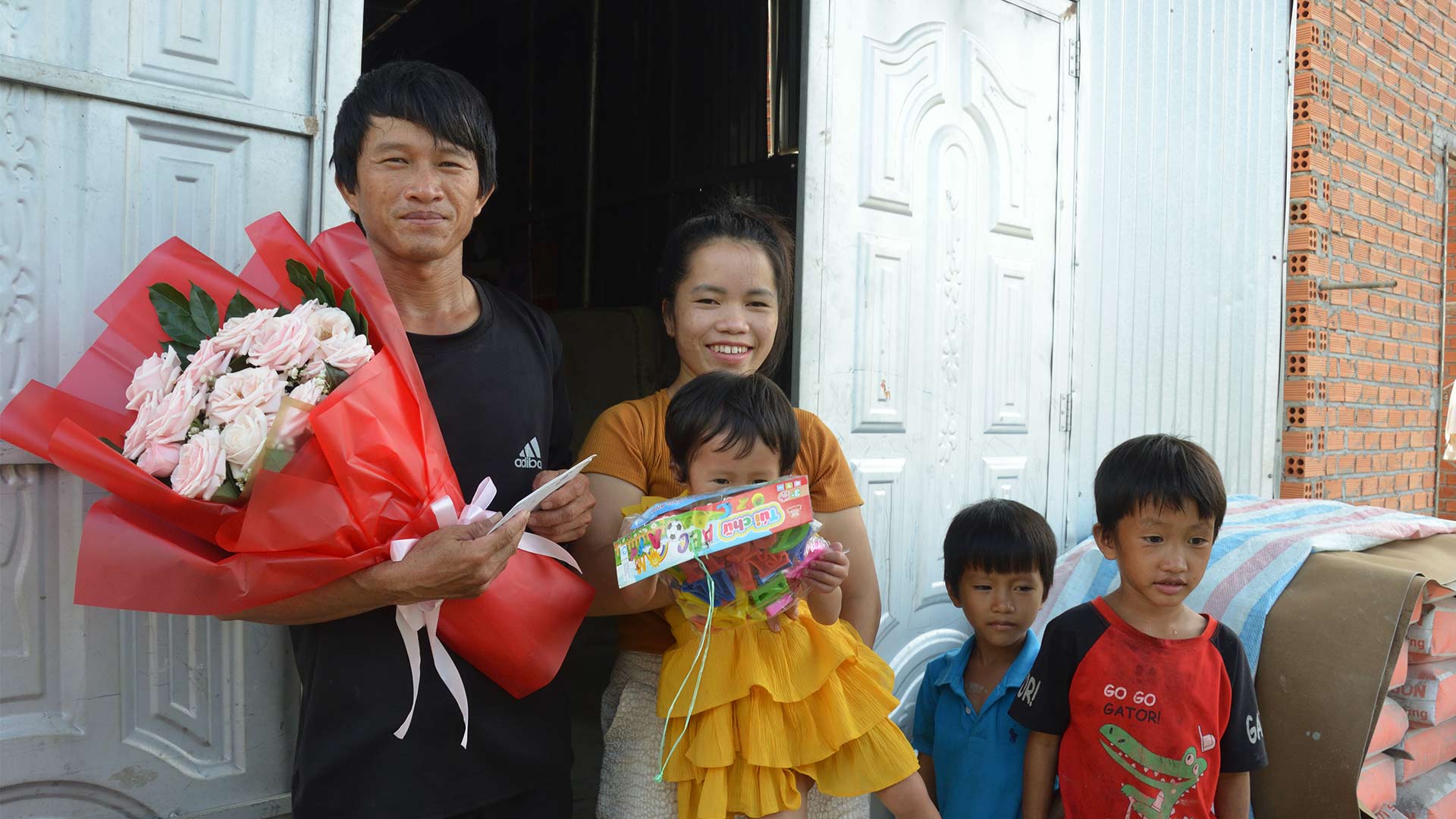Famille vietnamienne sélectionnée pour la construction d'une nouvelle maison