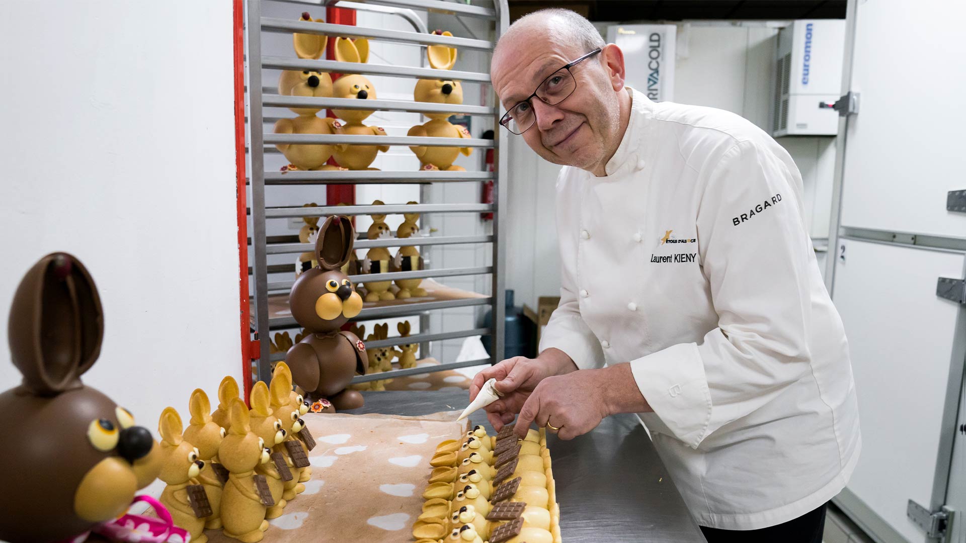 Laurent Kieny dans son laboratoire de pâtisserie chocolaterie