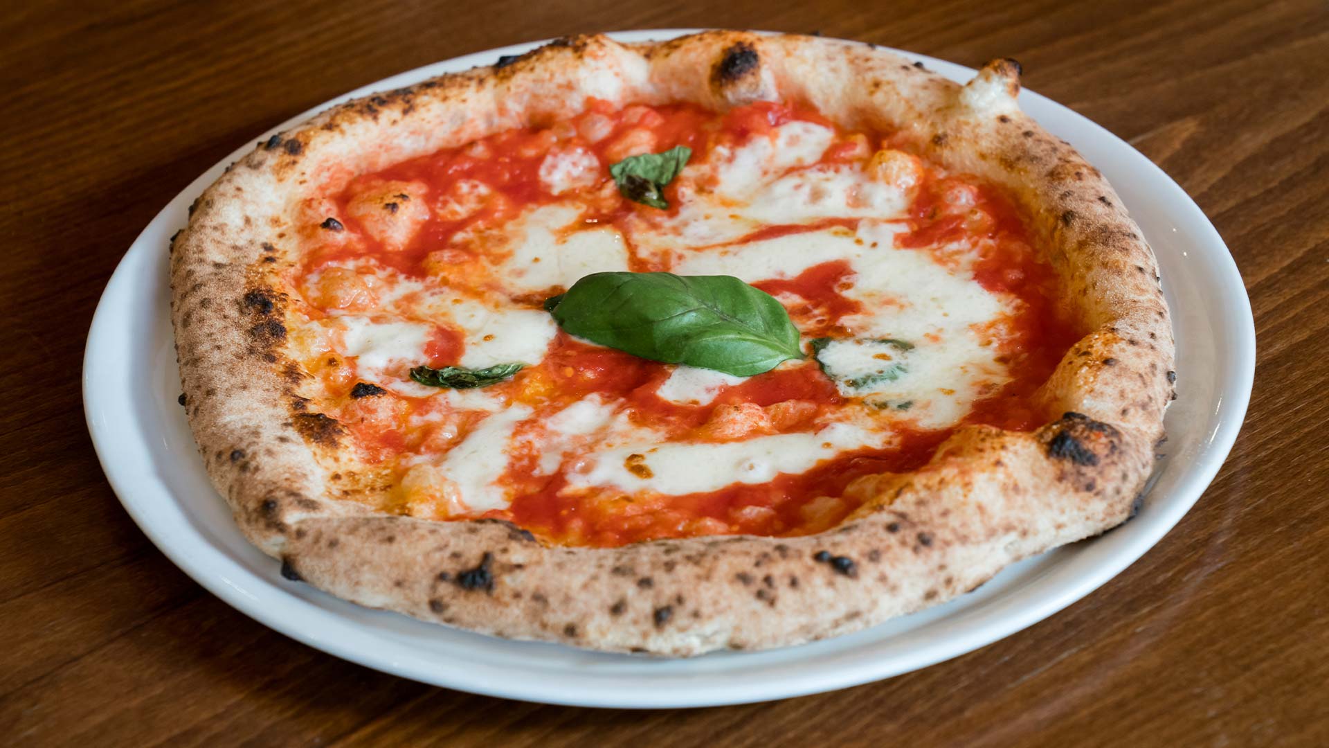 Pizza Margherita réalisée à la pizzeria Il Napoli à Richwiller