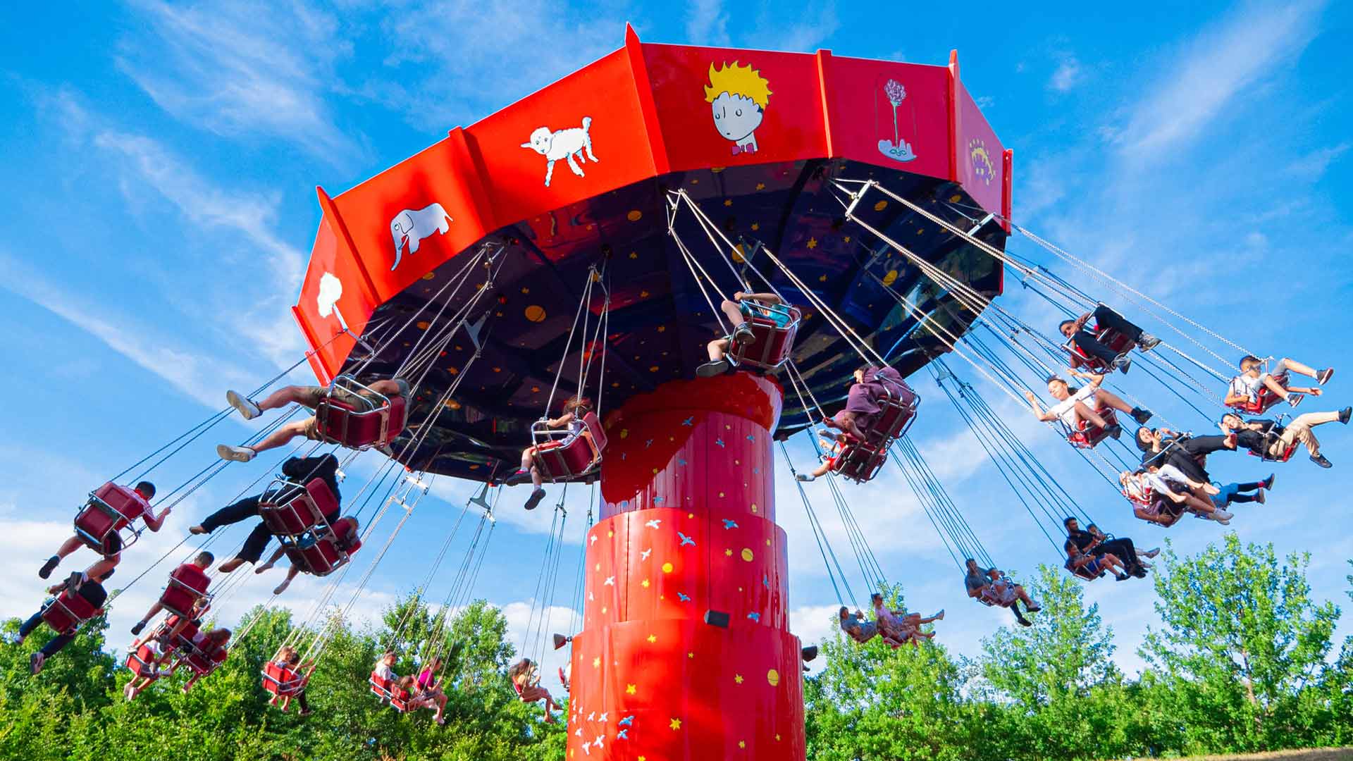 Attraction "Les Chaises Volantes" au Parc du Petit Prince à Ungersheim en Alsace
