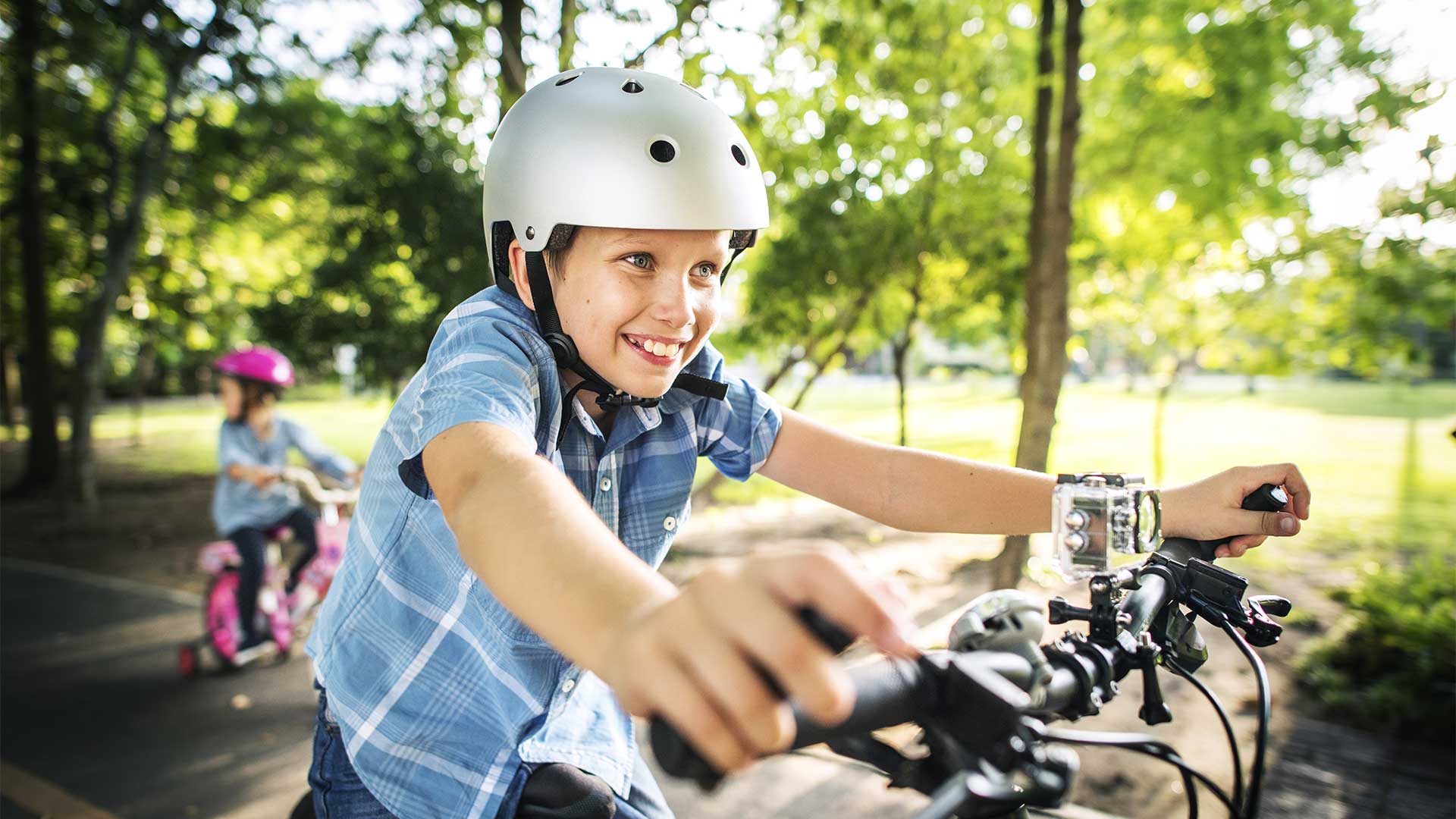 Enfant qui fait du vélo