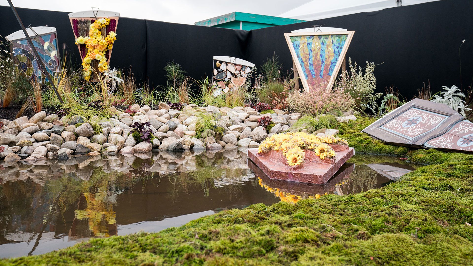 Un décor de jardin créé par l'Écomusée d'Alsace à l'exposition Folie'Flore, se tenant au sein de m2A