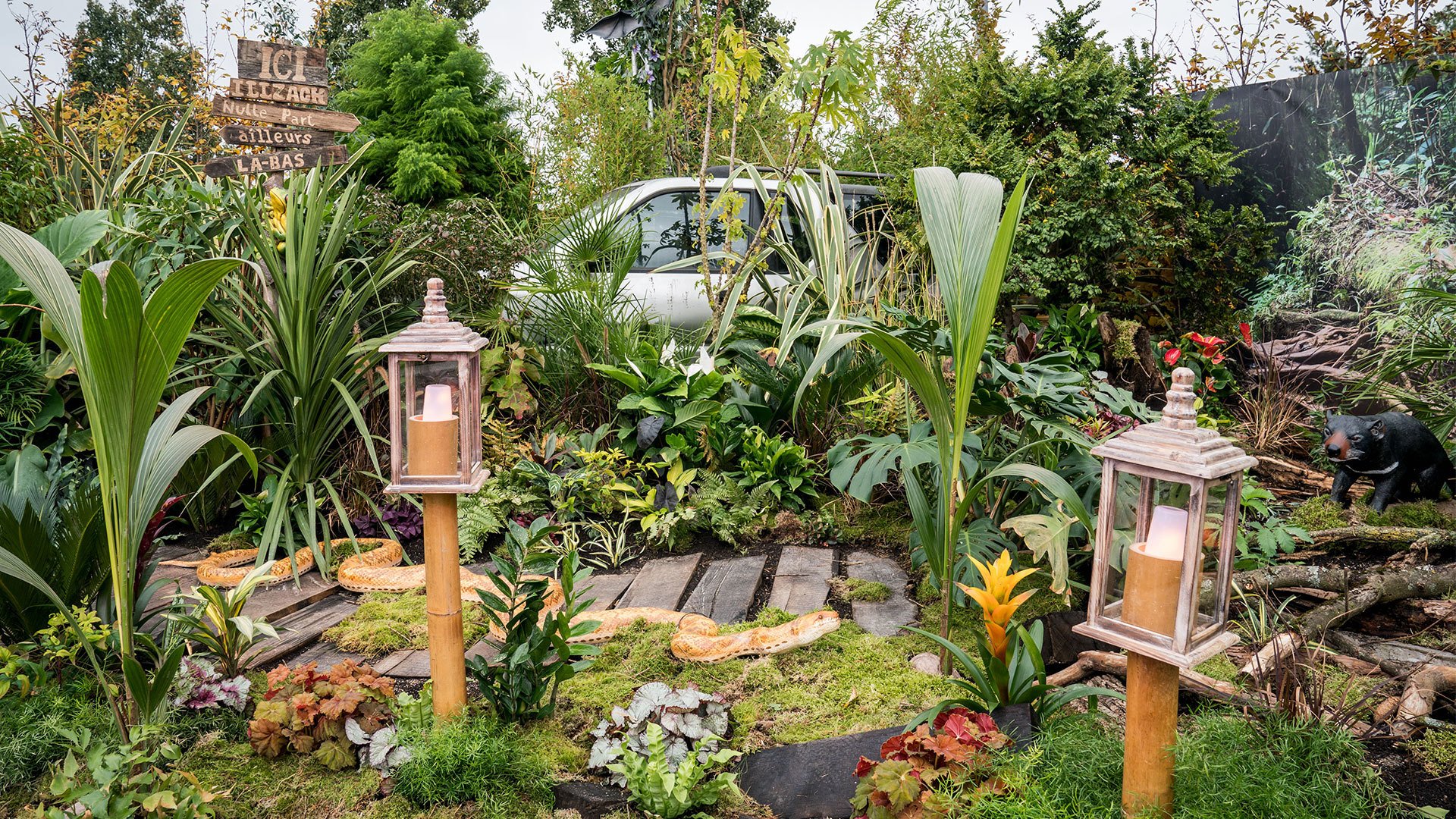 Un décor de jardin créé par la commune d'Illzach à l'exposition Folie'Flore, se tenant au sein de m2A