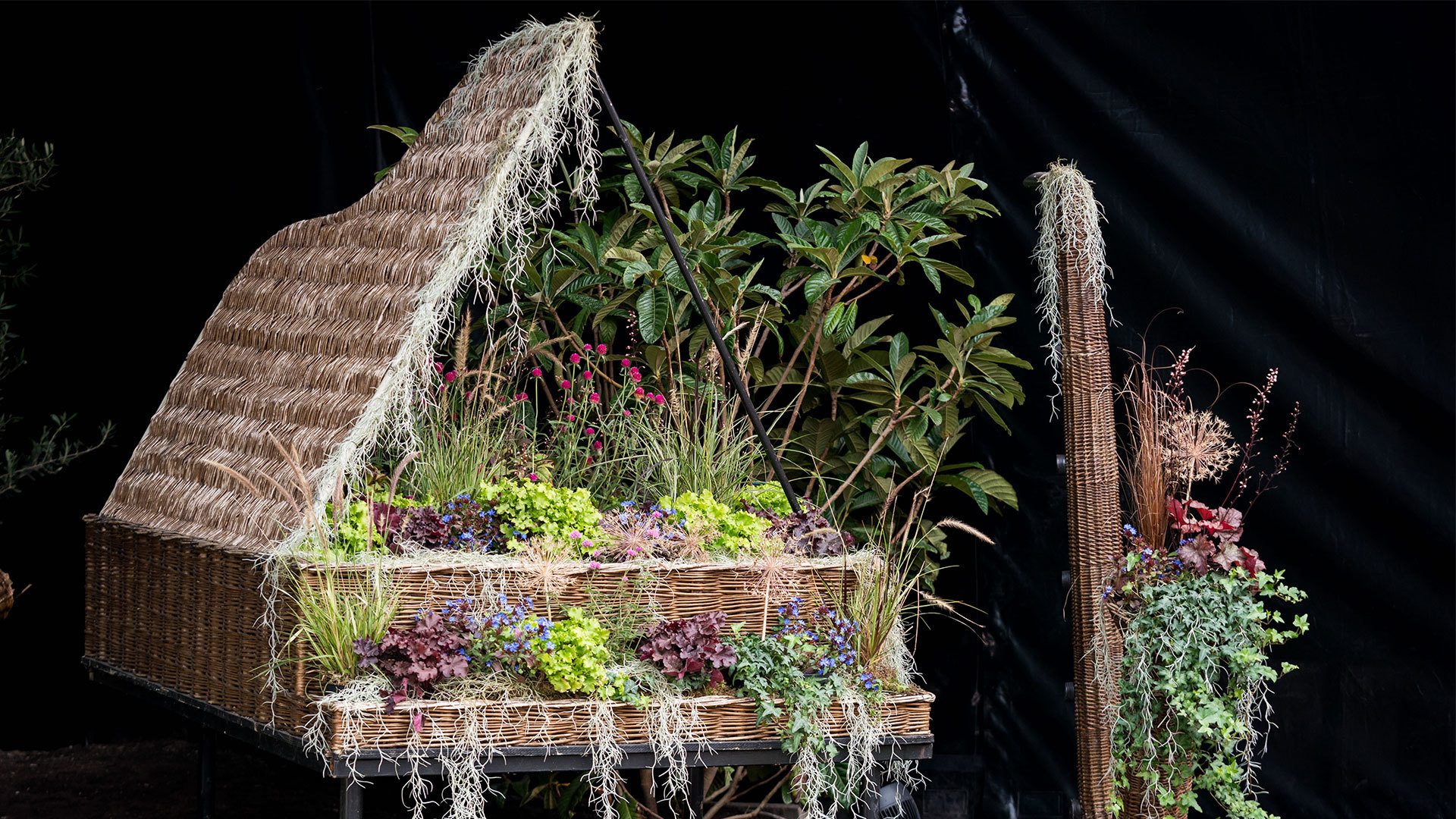 Un décor du jardin "Jardin royal" à l'exposition Folie'Flore se tenant au sein de m2A