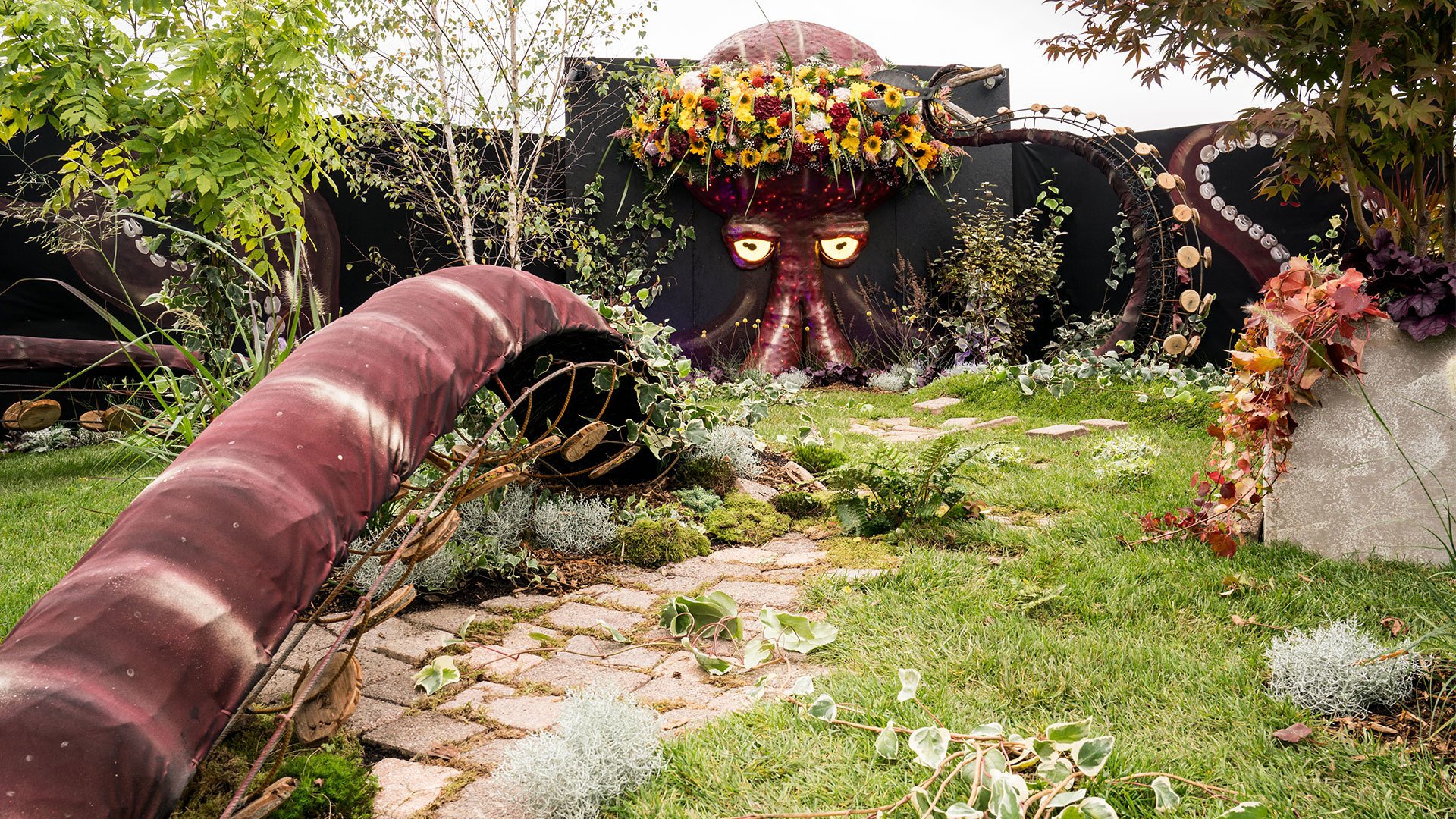 Un décor de jardin créé par la commune de Lutterbach à l'exposition Folie'Flore, se tenant au sein de m2A