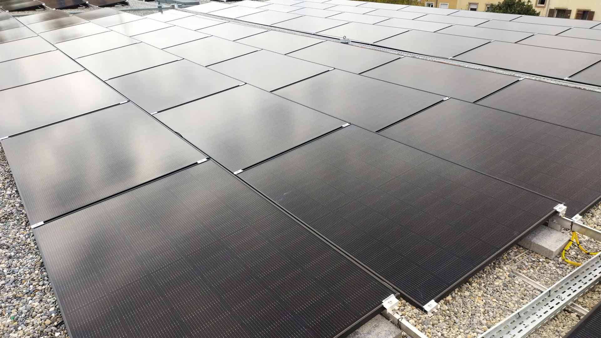 Installation photovoltaïque sur le toit de l'Atrium