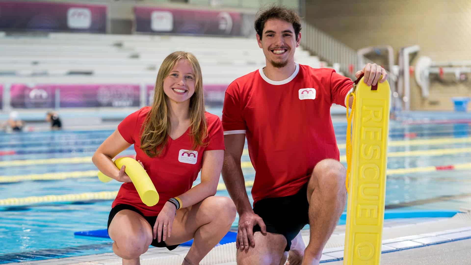 Selena et Nicolas, surveillants-sauveteurs m2A