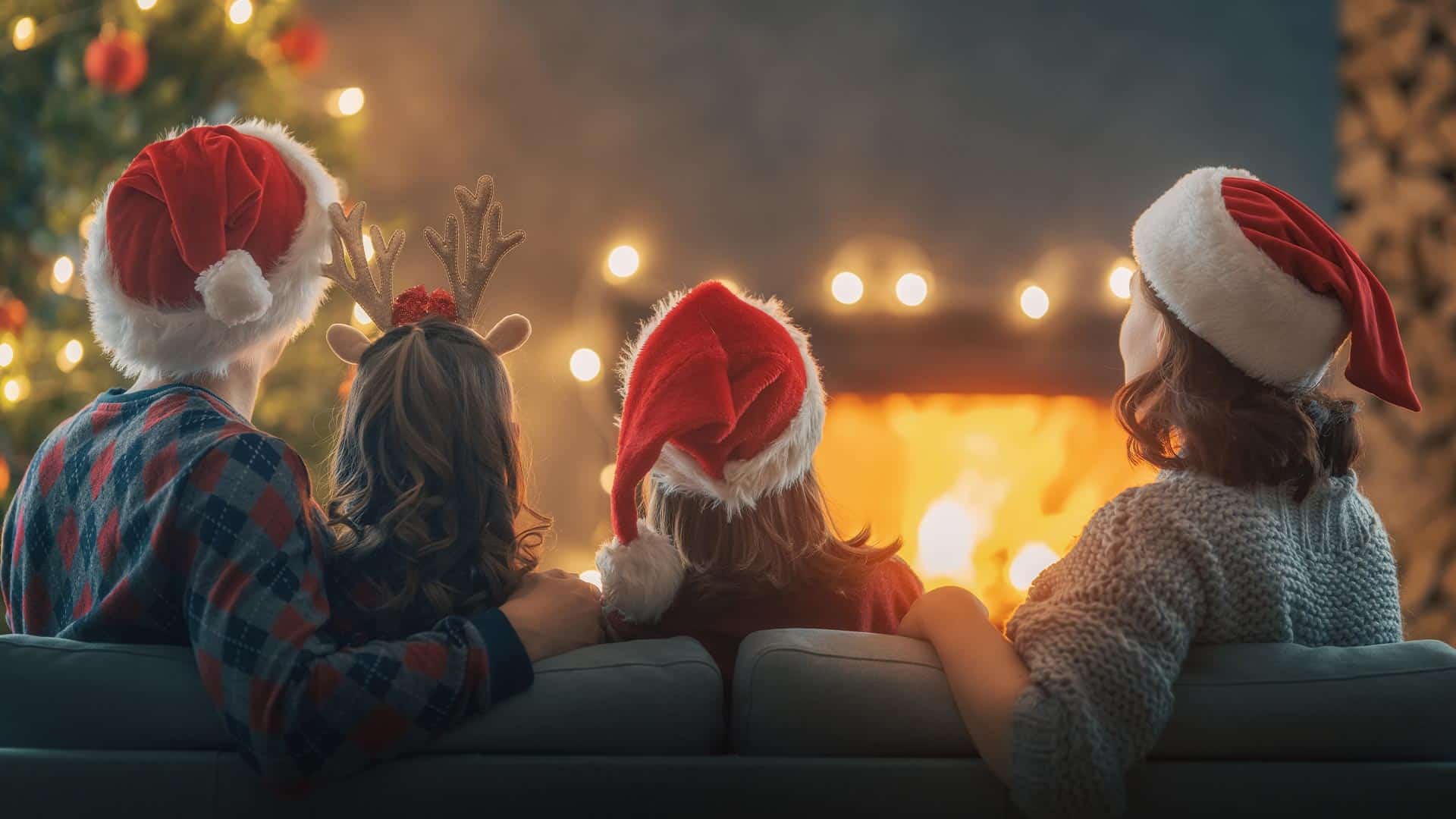 Famille célébrant Noël