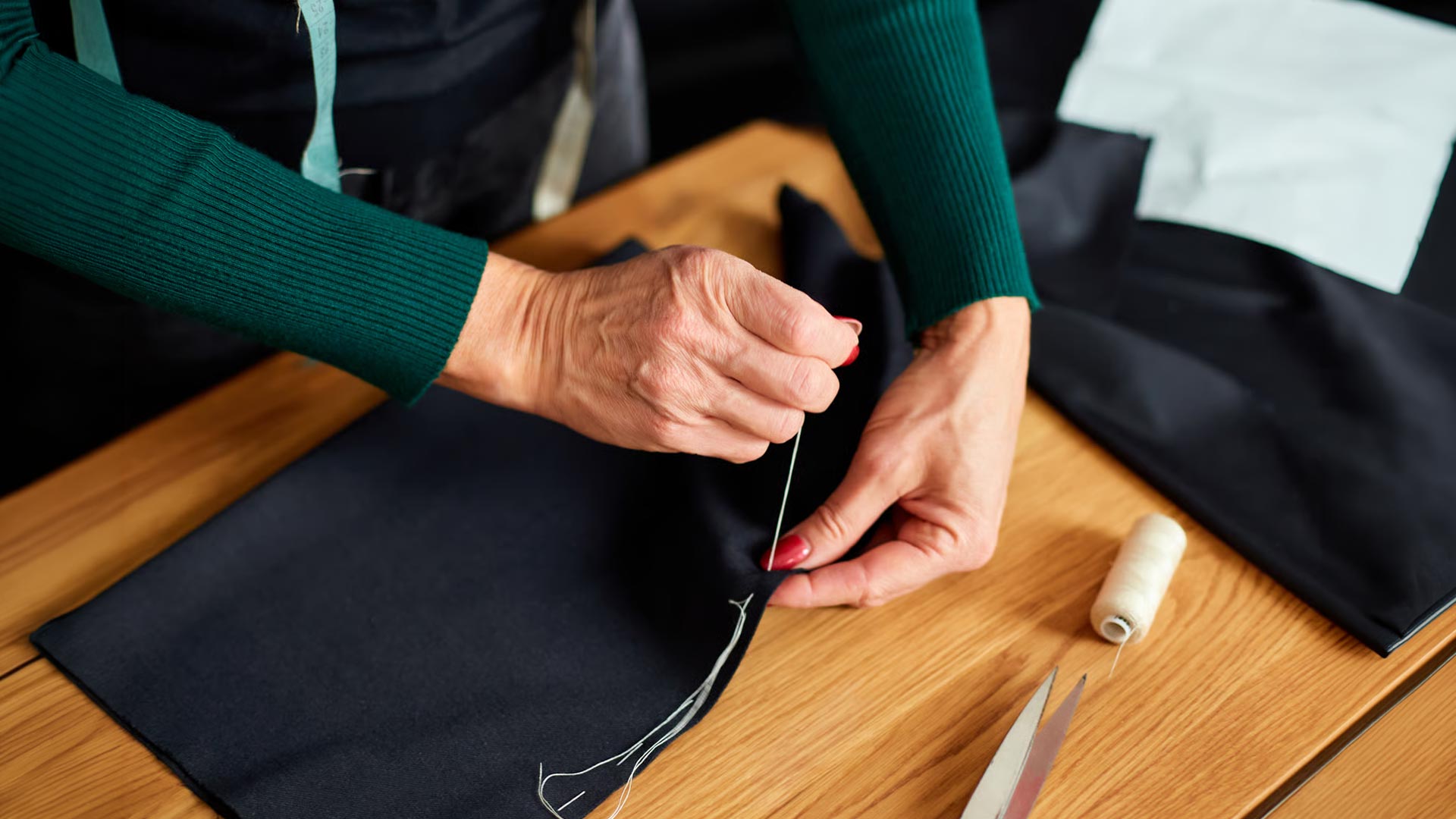 Atelier et échanges autour de la réparation textile et du surcyclage à Mulhouse SERD